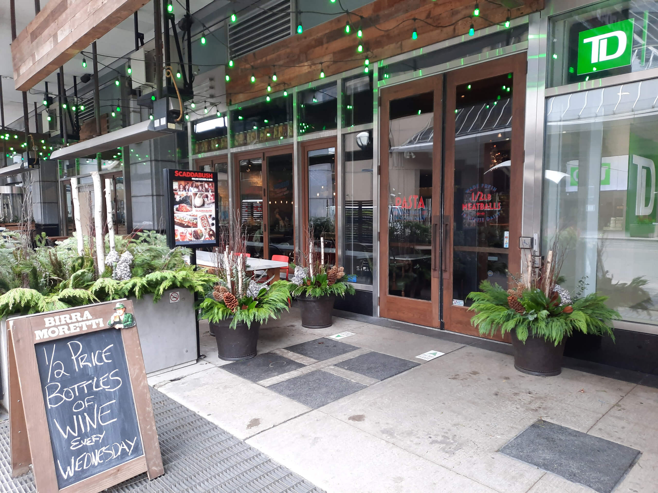 Street entrance garden